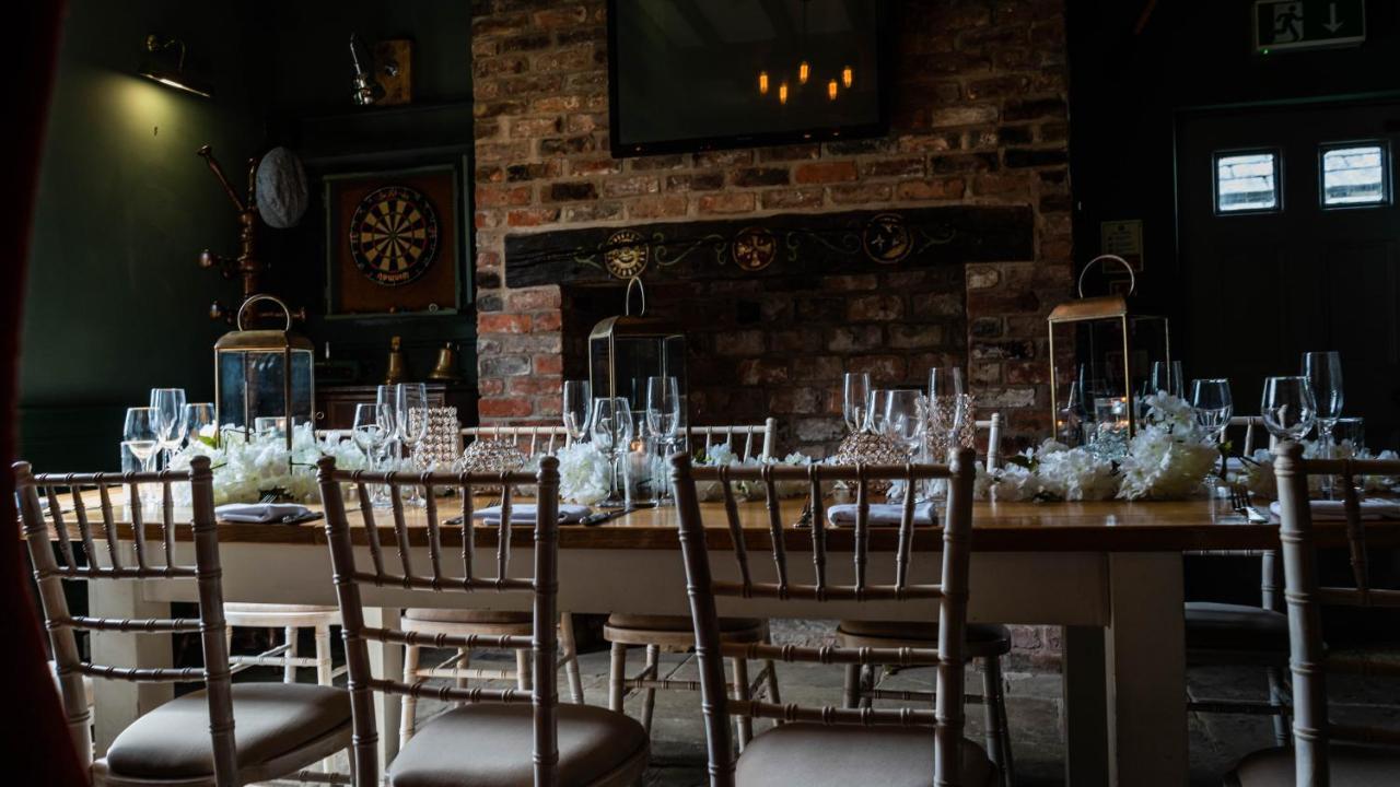 The Vicarage Hotel Holmes Chapel Luaran gambar