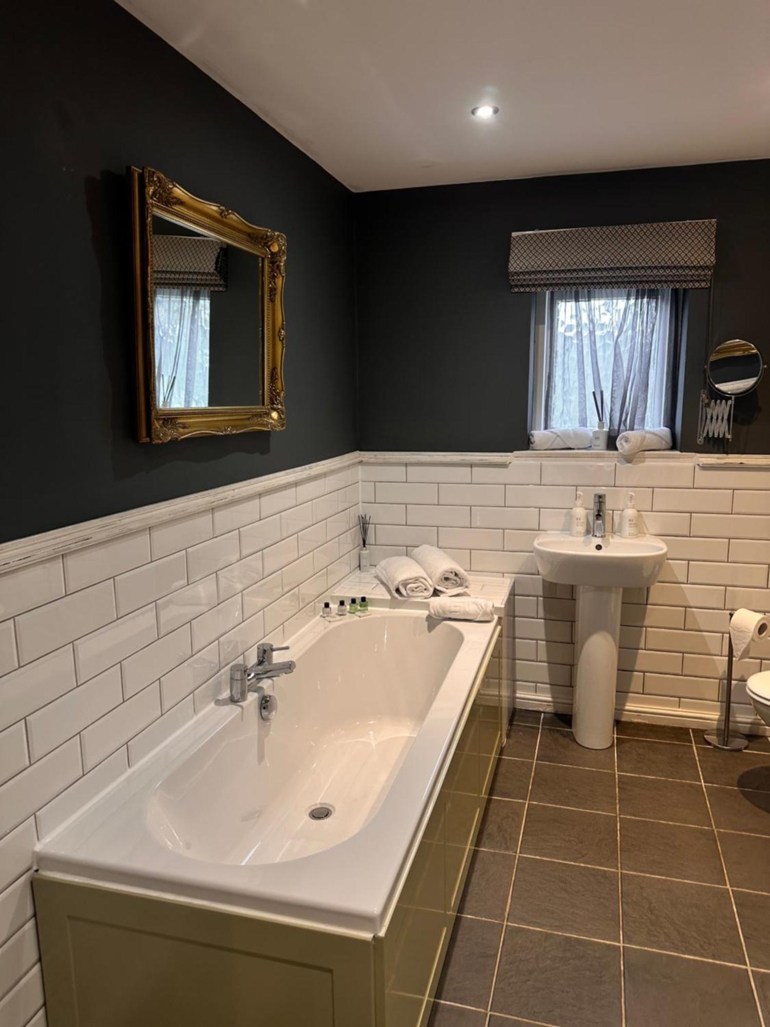 The Vicarage Hotel Holmes Chapel Luaran gambar