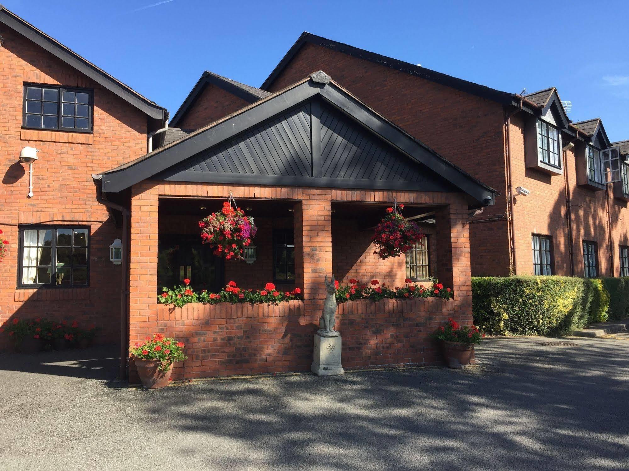The Vicarage Hotel Holmes Chapel Luaran gambar
